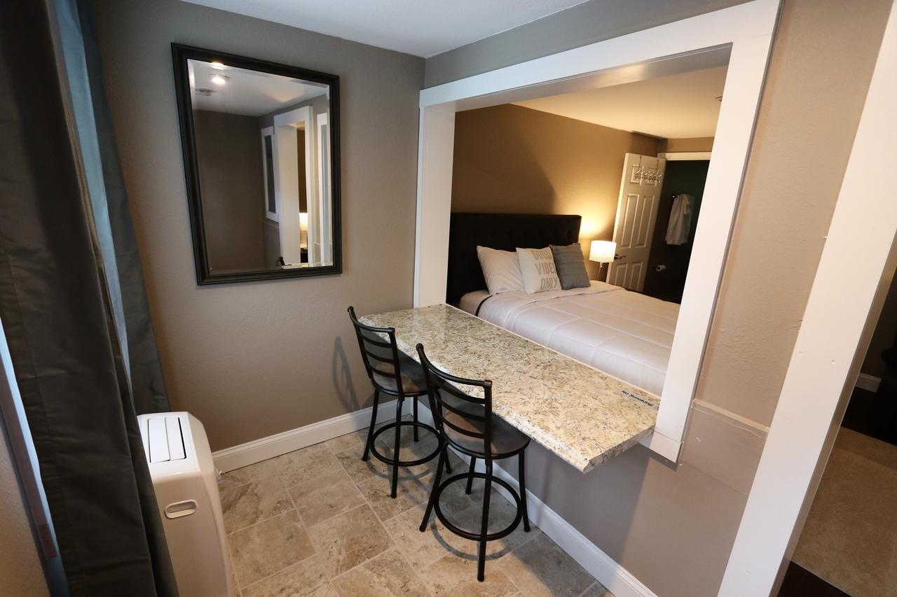 Brimley Motel Suites Dış mekan fotoğraf
